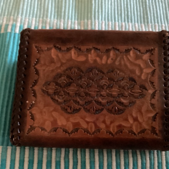 Vintage Hand Tooled Leather Trifold Wallet. - Picture 7 of 8
